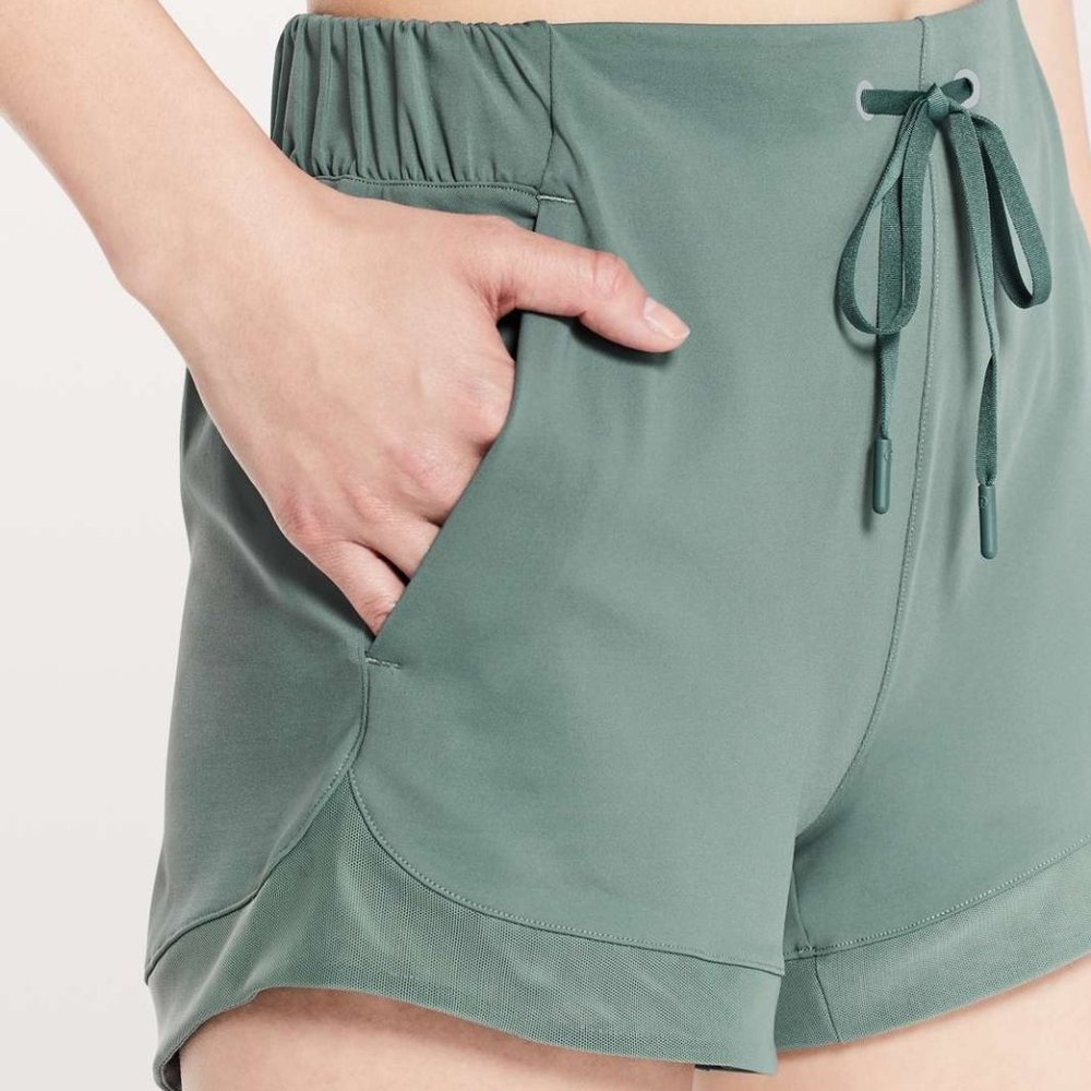 Lululemon Sunsetting Short 3", Juniper, Size: 10